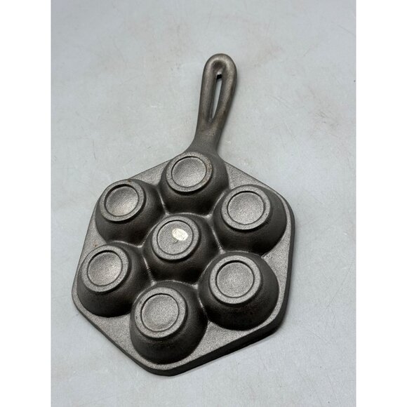 Cast Iron biscuit Pan With 7 Round Cups camping home use 6.5x11.5" handle READ - Picture 5 of 8